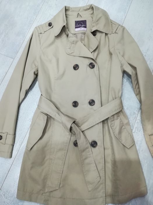 Тренчкот с двуредно закопчаване / размер:34/