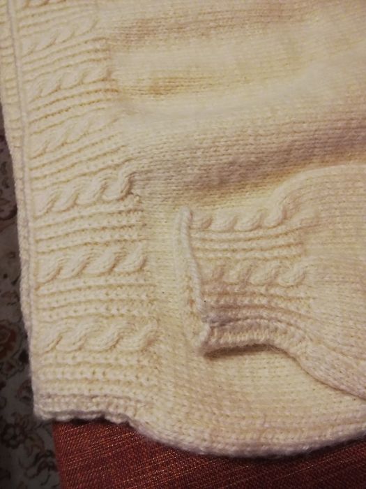 Ръчно плетен дамски пуловер