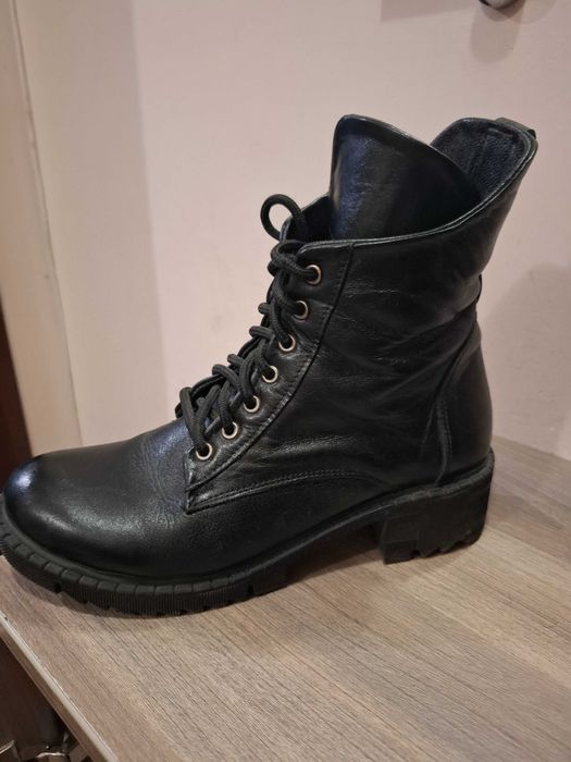 Продавам дамски боти