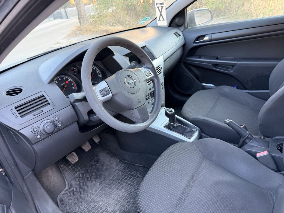 Продавам Opel Astra 1.6