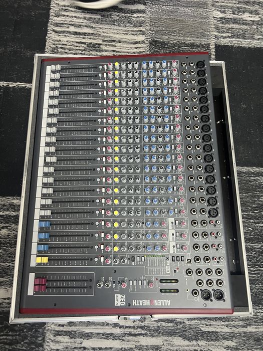Vand mixer audio  profesional Allen&Heath Zed 22 FX
