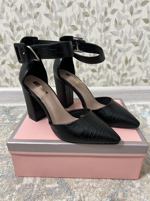 Женские черные туфли на каблуках