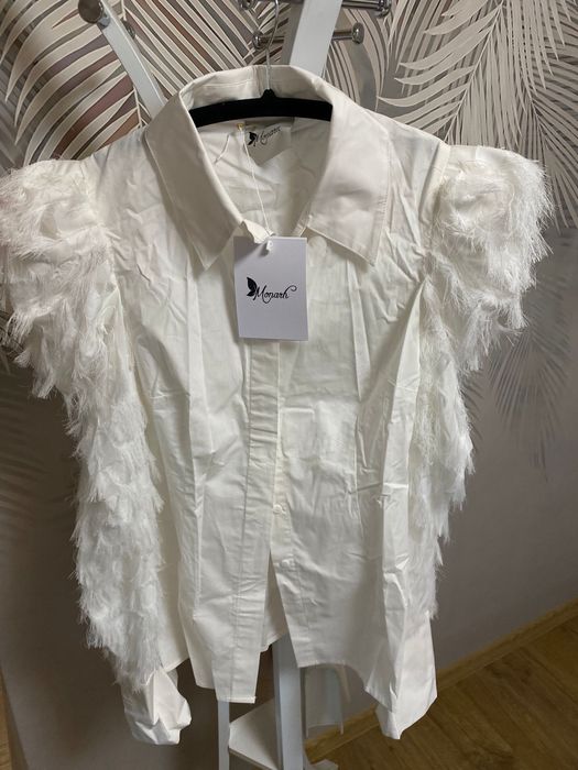 Vând camașa eleganta