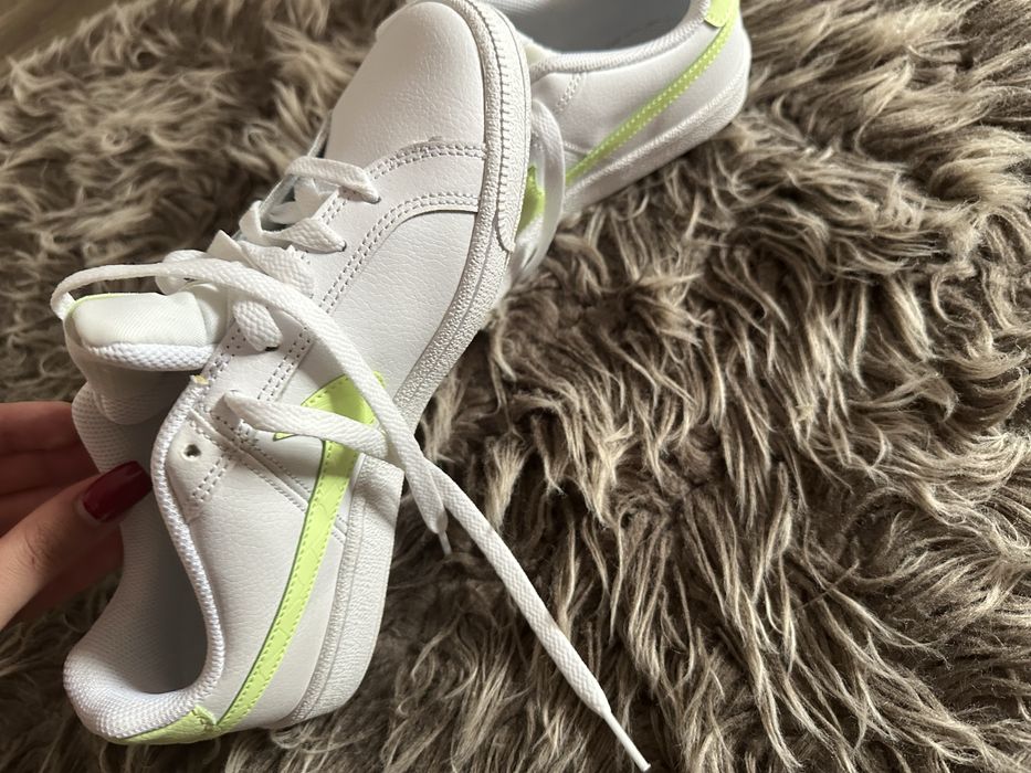 Nike women’s court royal tennis