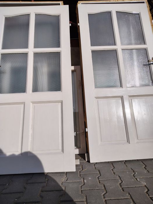 Vând uși interior din lemn