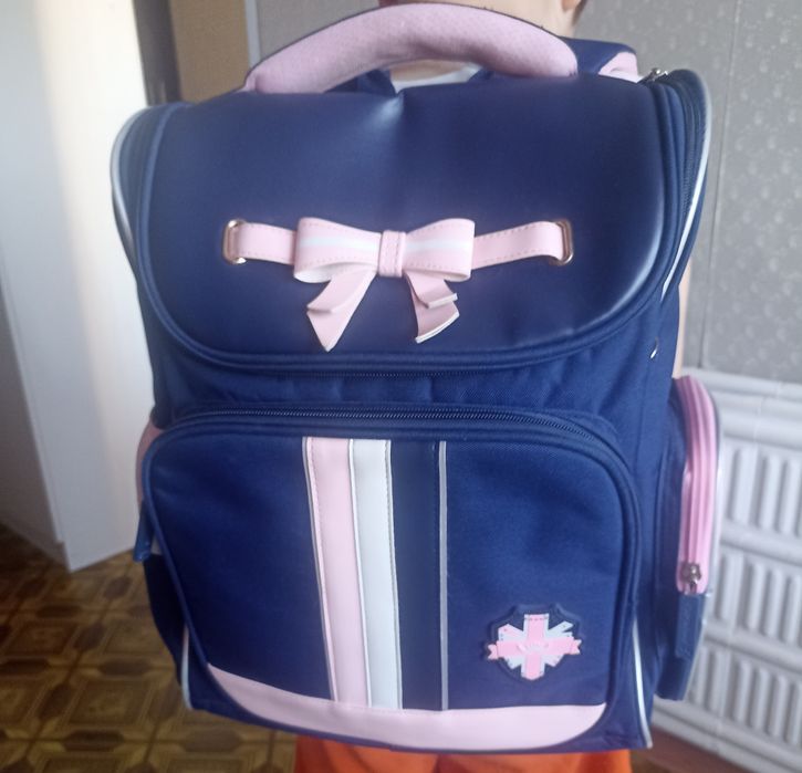 Продам рюкзак для девочки 1-5 класс
