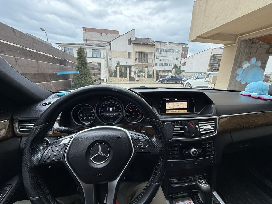 Vând Mercedes-Benz E200, 2010 automat
