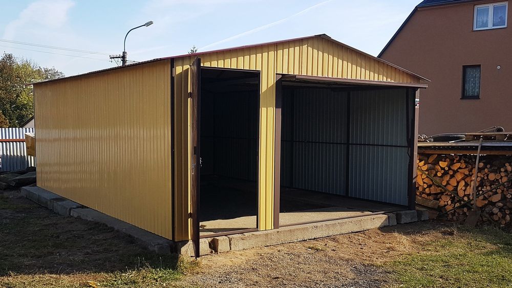 Garaj metalic din panouri sandwich  3.4 x 6m