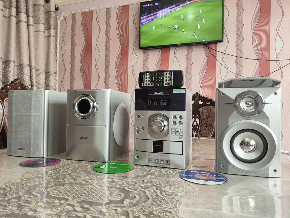 Japan 2.1 sharp mini magnitafon 100% ishlaydi ideal holatda