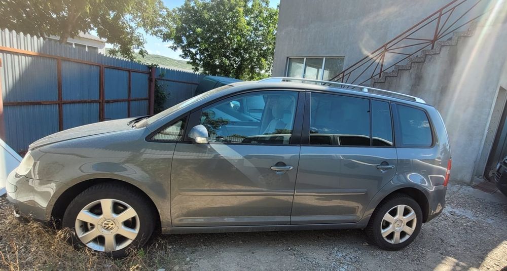 VOLKSWAGEN Touran