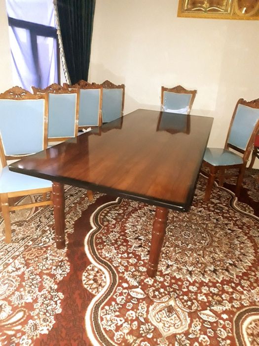 10 kishilik stol stul pul zarilligi uchun sotilyapti yangidey tuript.