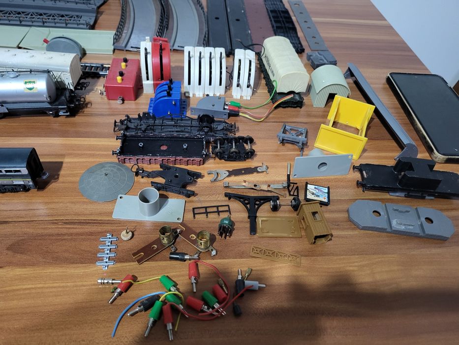 Locomotiva si vagoane trenuleț