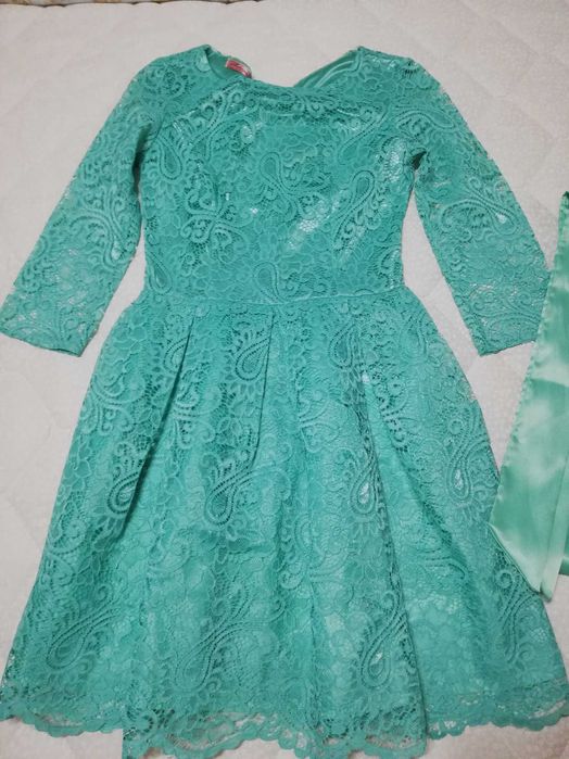Платье кружевное 42 размер. За 5000