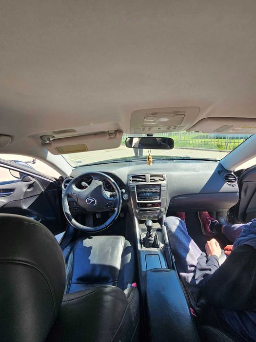 Продавам Lexus is220d