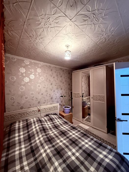 Продается полдома в хорошем районе!