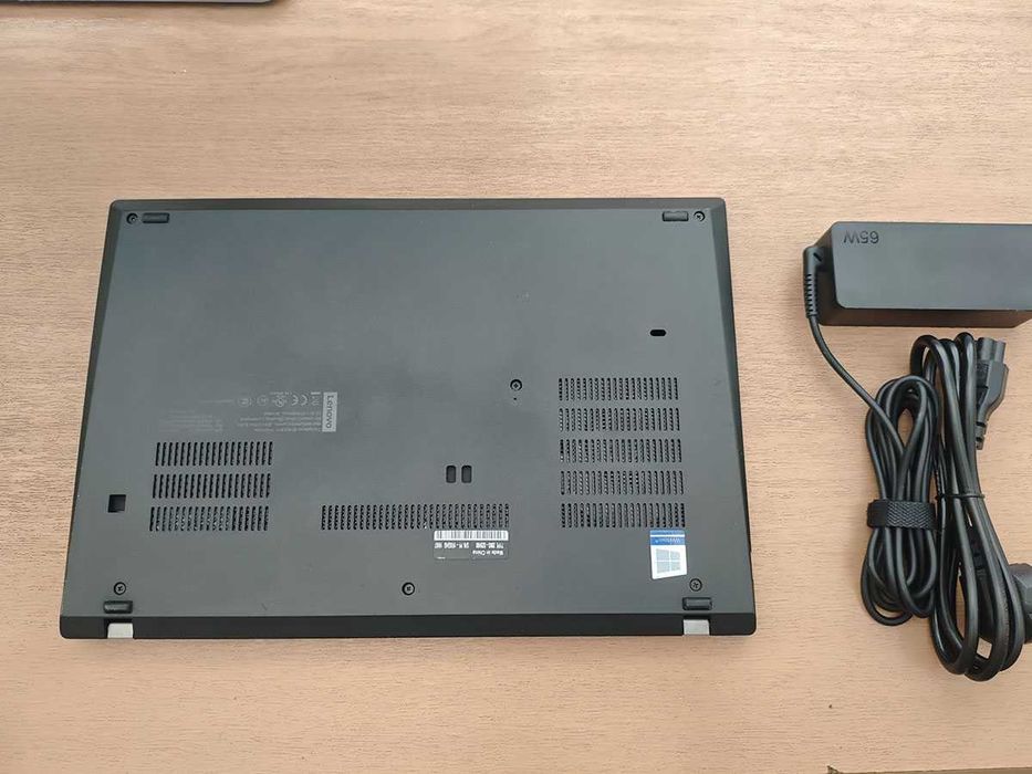 Лаптоп Lenovo Thinkpad T490, i5-8365U, 8gb ram, 128gb ssd, със зарядно
