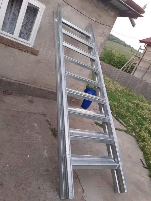 Confectionam scarii metalice zincate exterioare și pentru incendii , platforme, podete si balustrazi profesionale la cererea clientului . Asiguram tra