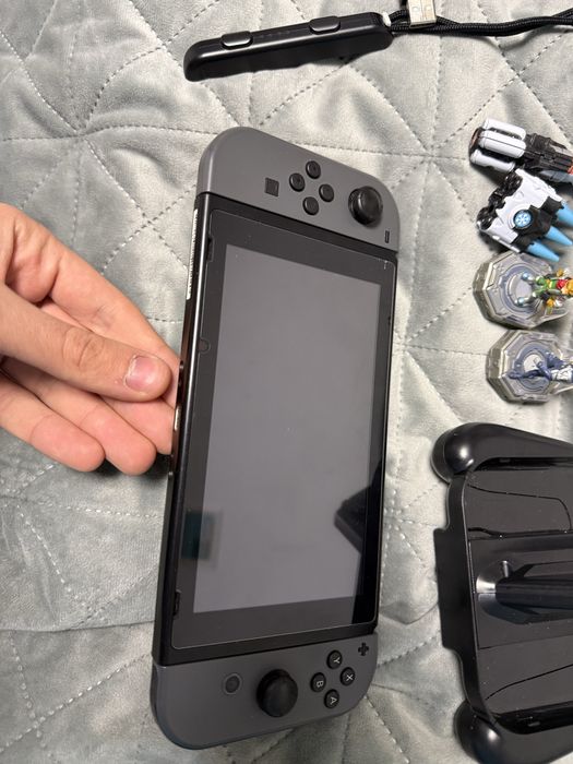 nintendo switch negru cu joy cons+ multe accesorii