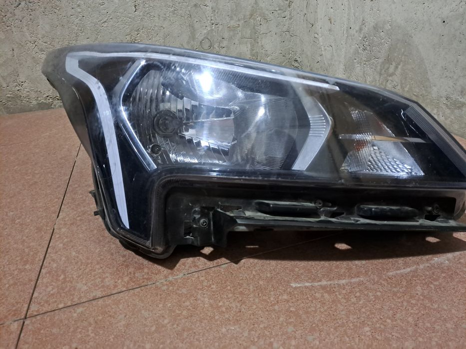 Kia Rio правая фара