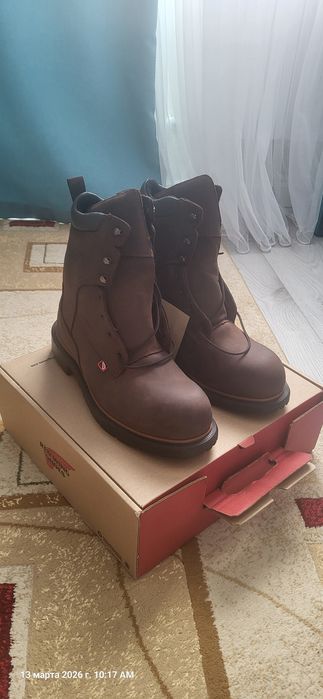 Новые рабочие ботинки фирмы Red Wing