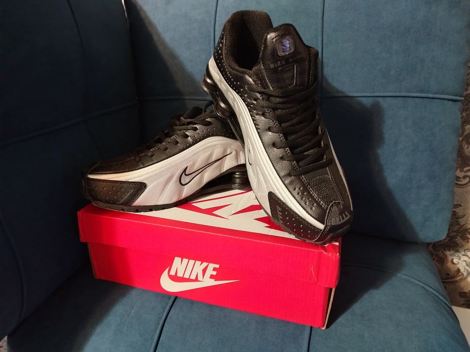 Кроссовки NIKE.  43 размер