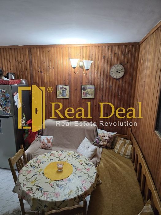 Продава се Четиристаен апартамент в Елин Пелин - 96 кв.м за 2011 €/кв.м - Снимка #1