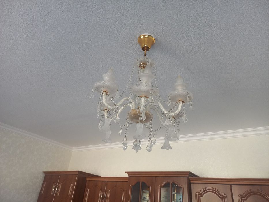 Люстра сатылады.
