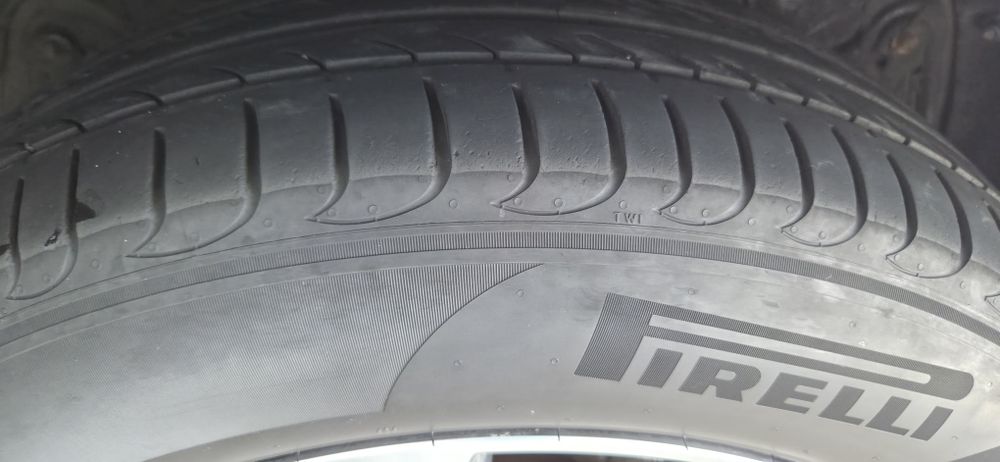 Продам резину 225×60 R18 Pirelli.
