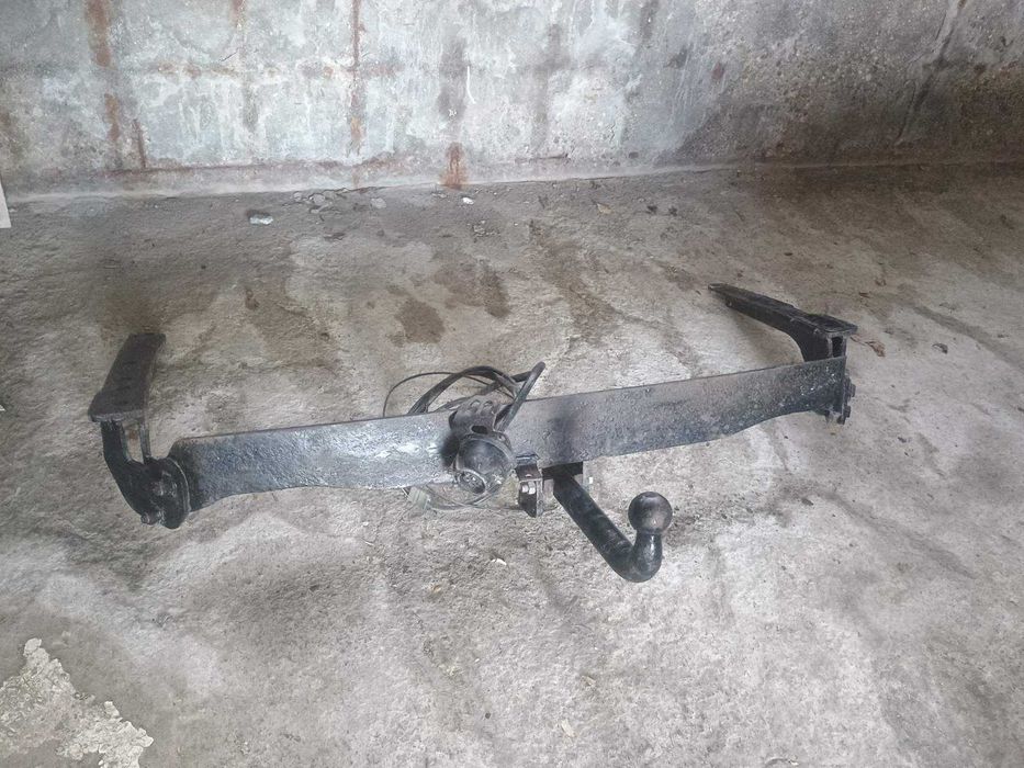 Теглич за субаро форестер 2006 година