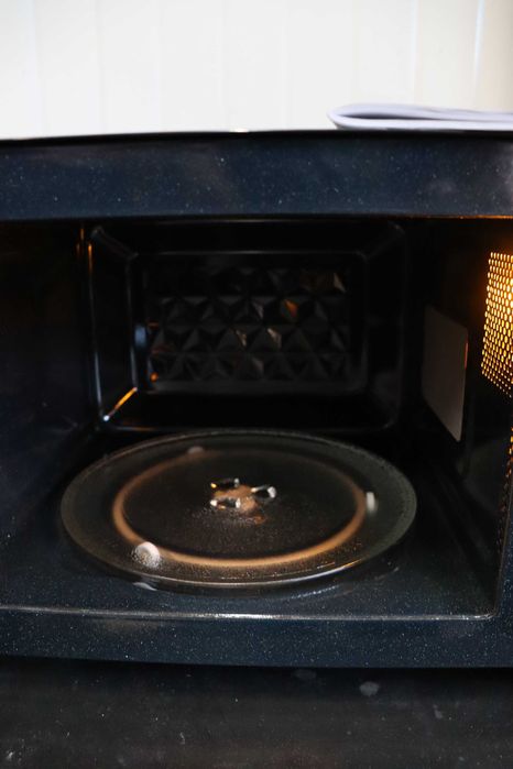 Микровълнова фурна Toshiba MV-AM20T 20л, 800W, 12 автоматични програми