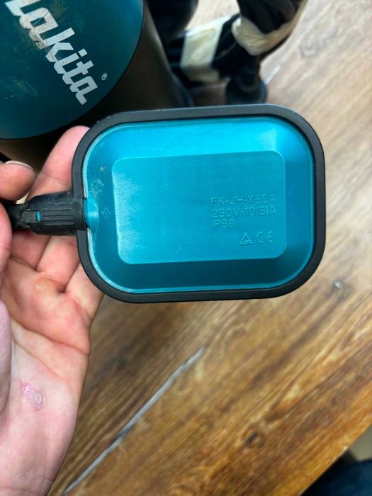 Потопяема помпа за мръсна и кална вода Makita PF1010 1100 W, воден стълб