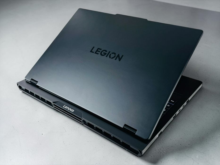 Lenovo Legion Pro 5 16" WQXGA 2560x1600 OLED 165Hz Intel 24-core Ultra 9 275HX 32GB RAM 1TB SSD GeForce RTX 5070 DLSS4
