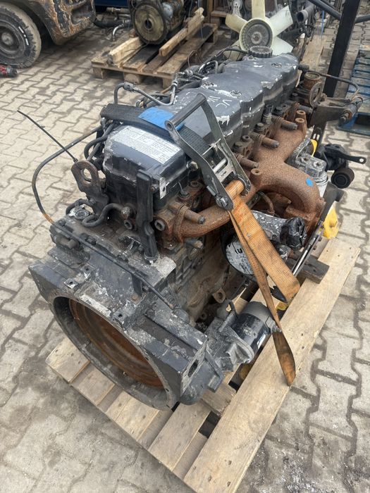 De vanzare motor Cummins cu 6 cilindrii .