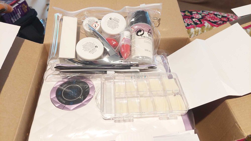 Комплект за маникюр + UV лампа за изпичане на лак