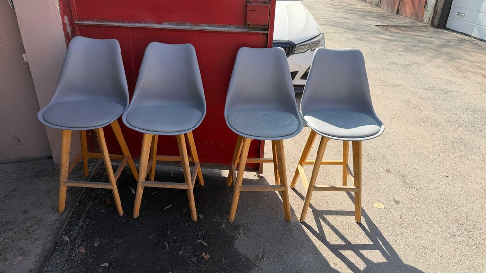 Барные стулья Eames DSW