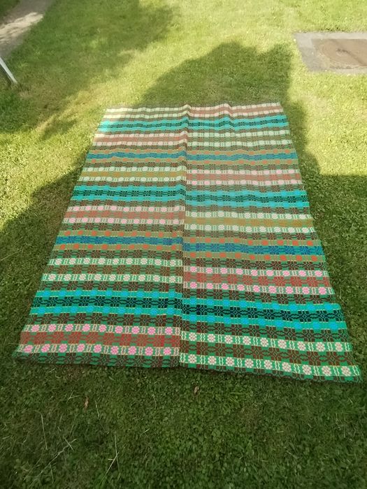 Covor din lână multicolor țesut la război
