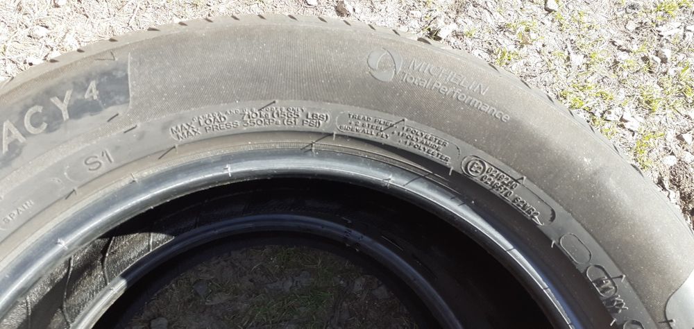 Vând 4 anvelope Michelin