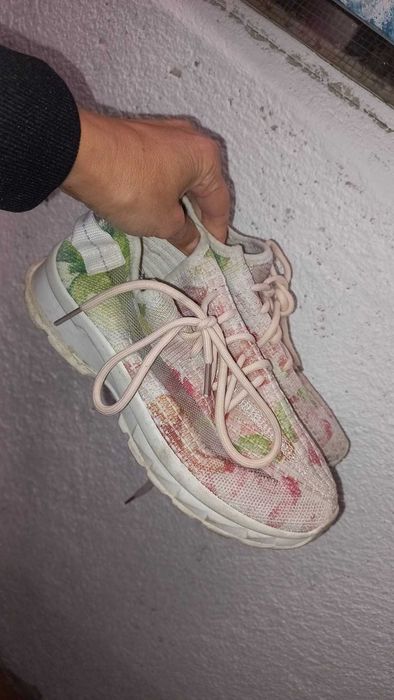 Огромен сет детски дрехи ,три якета и 6 чифта обувки за дете -около10г