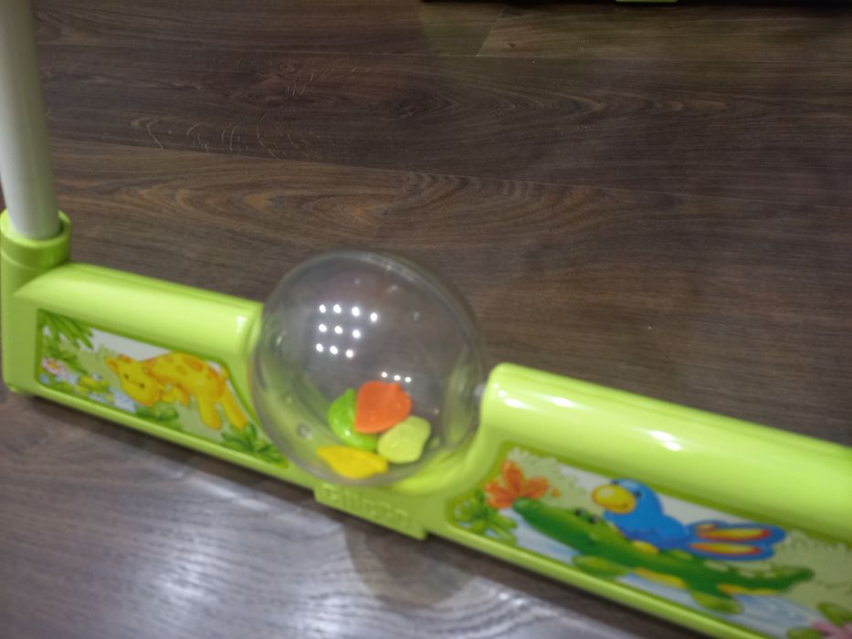 Развивающий столик Chicco для малышей