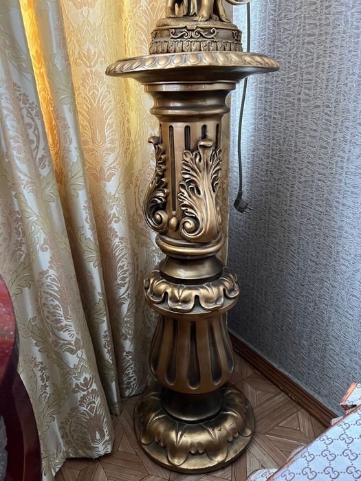 Продам часы на подставке