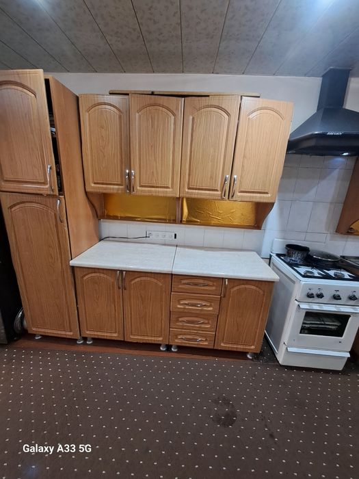 Сотилади кухунный гарнитур