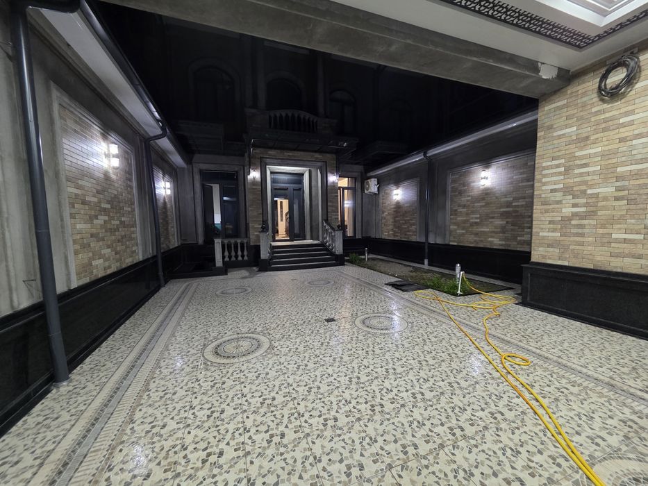 Продаётся свой готовый евродом 3 уровневый  отличный локация.