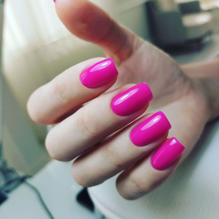 Услуги маникюра и педикюра в салоне красоты