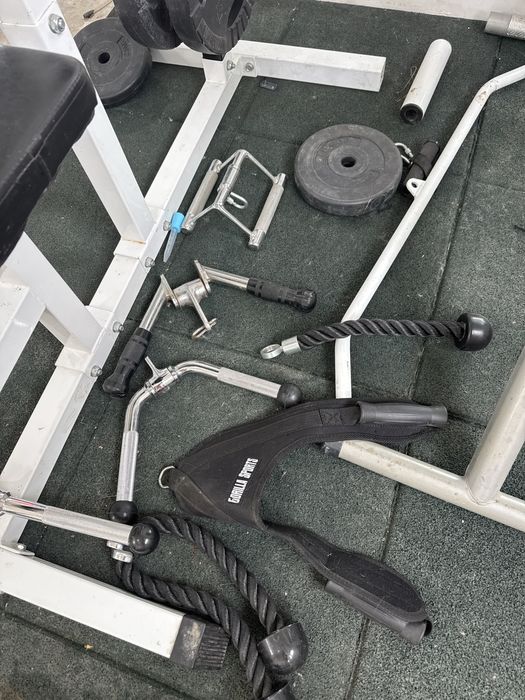 Vând sală fitness complet echipată pentru acasă, ideală pentru antrenamente full body (forță + cardio). Se poate vinde ca pachet sau separat.