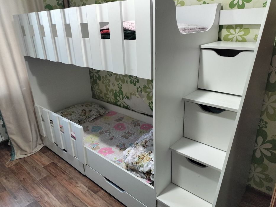 Продам детскую двухъярусную кровать