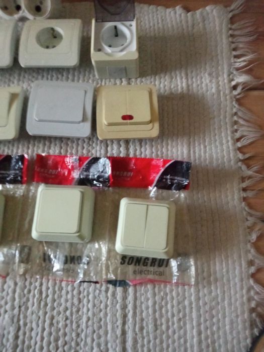Vând lot 12 prize și întrerupătoare electrice