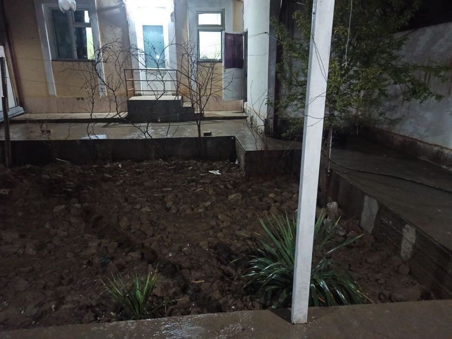 Qorovulbozorda 2 sotixli  kotejd sotiladi