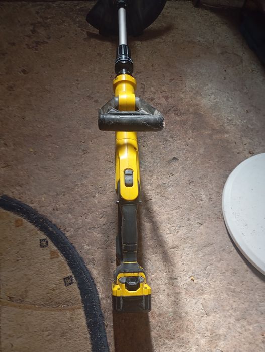 Vnd motocoasă pe baterie