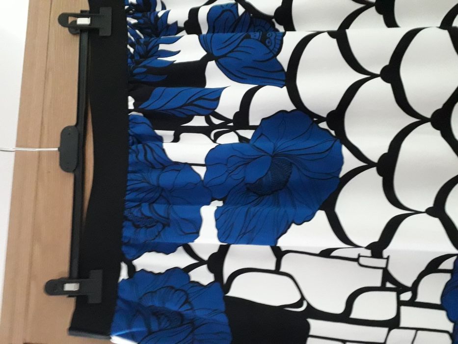 Fusta lunga cu șliț pe părți