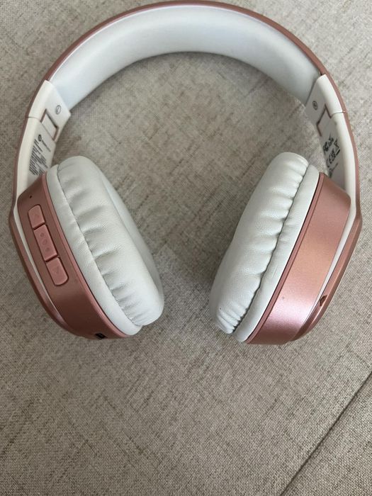 Розови слушалки с бели елементи